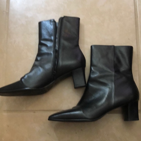 Shoes - Black short boots